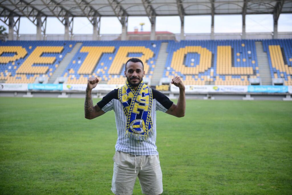 Petrolul a transferat un fotbalist condamnat pentru abuz sexual asupra minorilor: „Faptele s-au petrecut cu mai mulți ani în urmă, iar comportamentul său ulterior a fost ireproșabil”