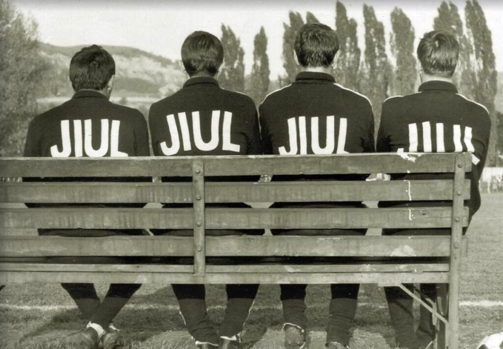 48 de ani de la unicul trofeu din istoria Jiului, Cupa României » Drama lui Mulțescu: „Am alergat ca un câine să câștig bani pentru tratamentul soției, care suferea de scleroză în plăci la nici 20 de ani!”