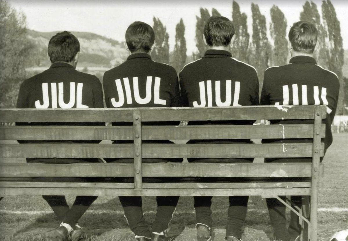 48 de ani de la unicul trofeu din istoria Jiului, Cupa României » Drama lui Mulțescu: „Am alergat ca un câine să câștig bani pentru tratamentul soției, care suferea de scleroză în plăci la nici 20 de ani!”