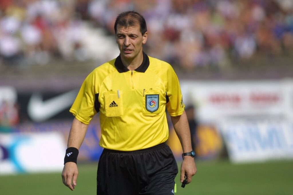 Poveștile fotbalistului-arbitru amenințat de Pinalti cu celebrul „ti fac io pi tini”: „Meciul era aranjat, dar jucătorii mă rugau să dau penalty, ceva. Voiau să mă compromit eu, nu ei”