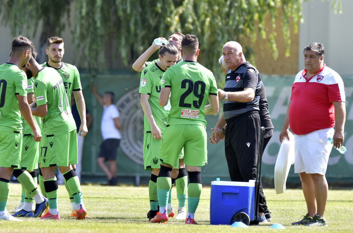 Continuă haosul la Dinamo! » Sub amenințarea falimentului, jucătorii refuză să mai joace meciuri amicale