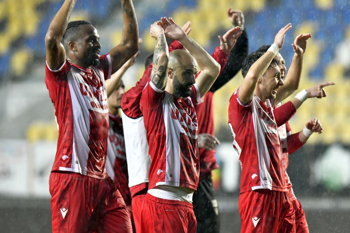 Dinamo se destramă! 4 fotbaliști importanți sunt cu bagajele la ușă!